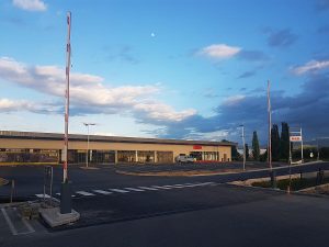Elektrische Schrankenanlage NKD Modehaus